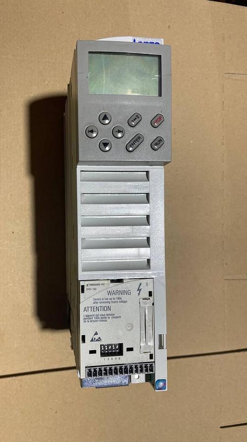 Used LENZE frequency controller E82EV222_4C