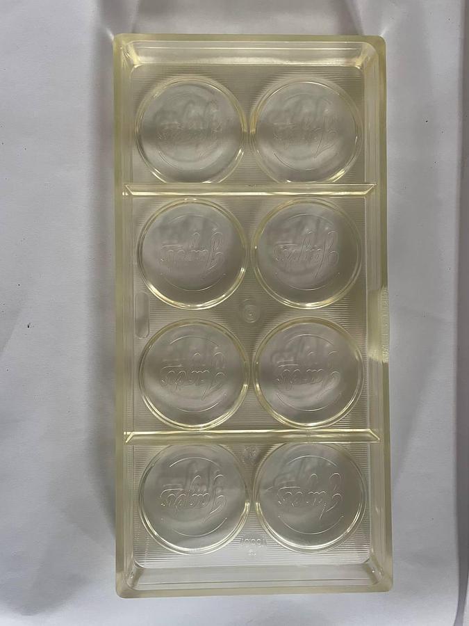 Used BakeProject B.V. Molds for the production of chocolates.