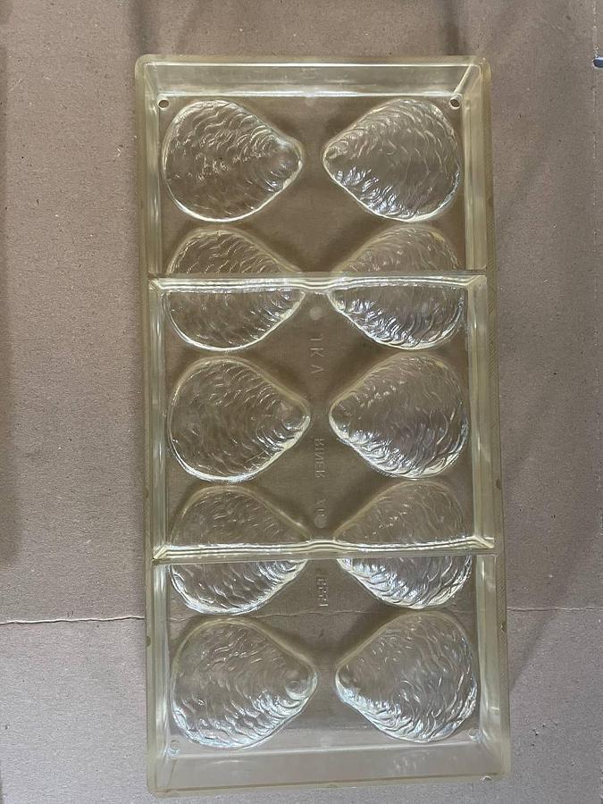 Used BakeProject B.V. Molds for the production of chocolates.