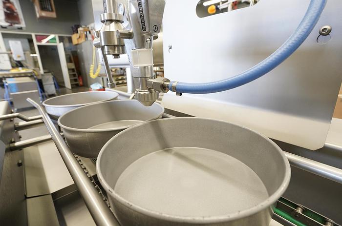 Oil spraying machine