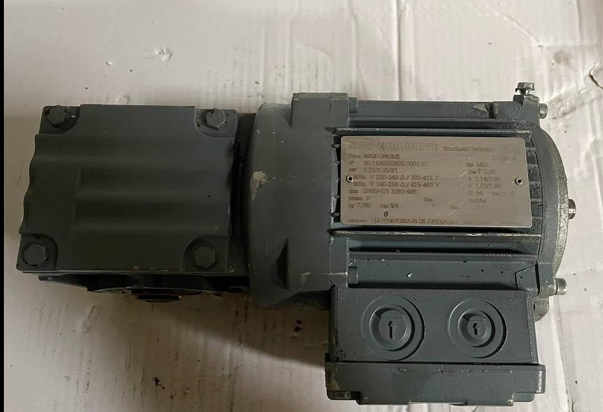 Used SEW-EURODRIVE 76646 Bruchsal 3 ∼ IEC60034   R17F DRE80M4/TF