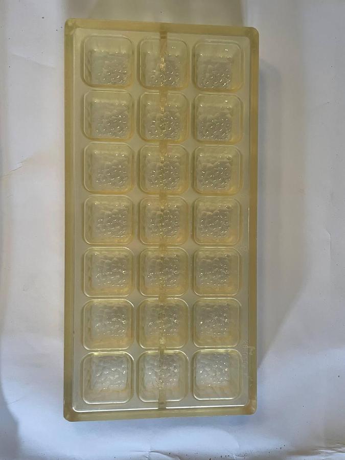 Used BakeProject B.V. Molds for the production of chocolates.