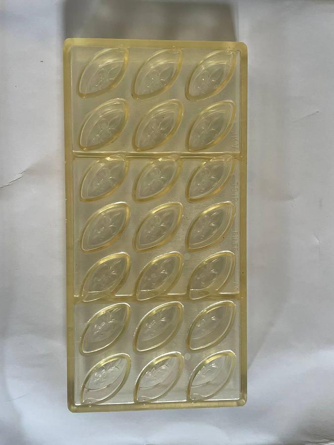 Used BakeProject B.V. Molds for the production of chocolates.