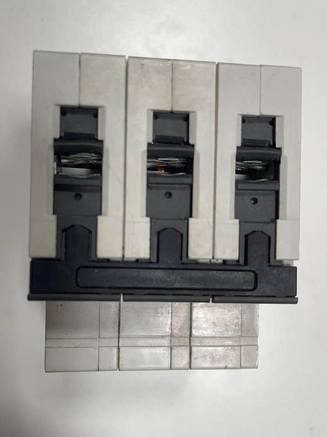 Used SIEMENS TeSys 5SY6306-7 Circuit Breaker (5SY6 Series)