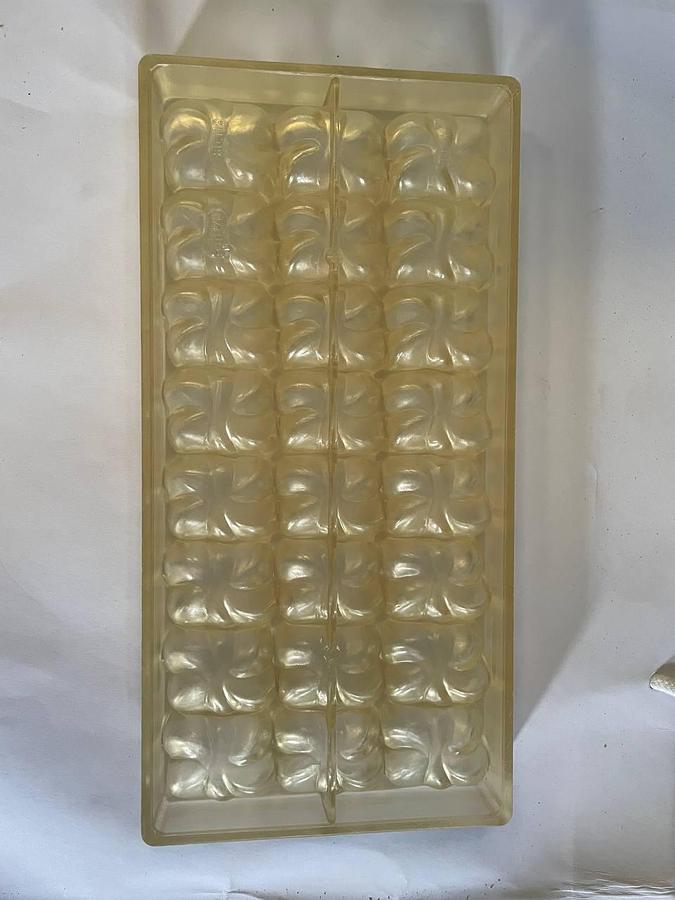 Used BakeProject B.V. Molds for the production of chocolates.