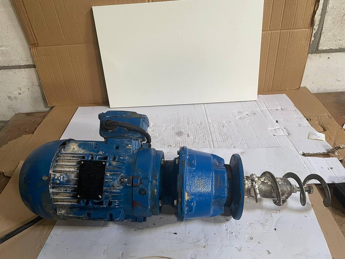 Used SEW-EURODRIVE 3∼ IEC60034 Inverter duty VPWM RF47 DRE100LC4