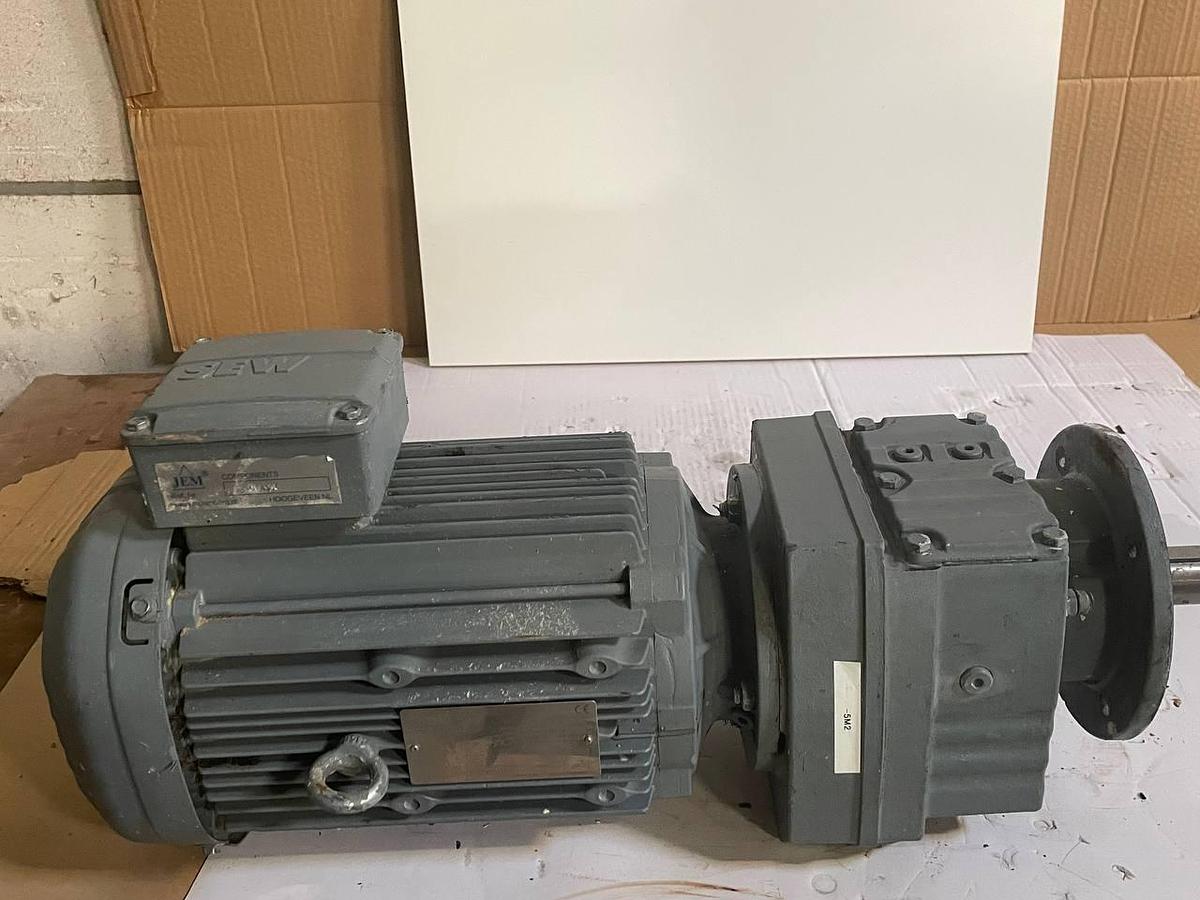 Used SEW-EURODRIVE  3∼ IEC60034 Inverter duty VPWM