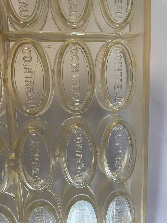 Used BakeProject B.V. Molds for the production of chocolates.