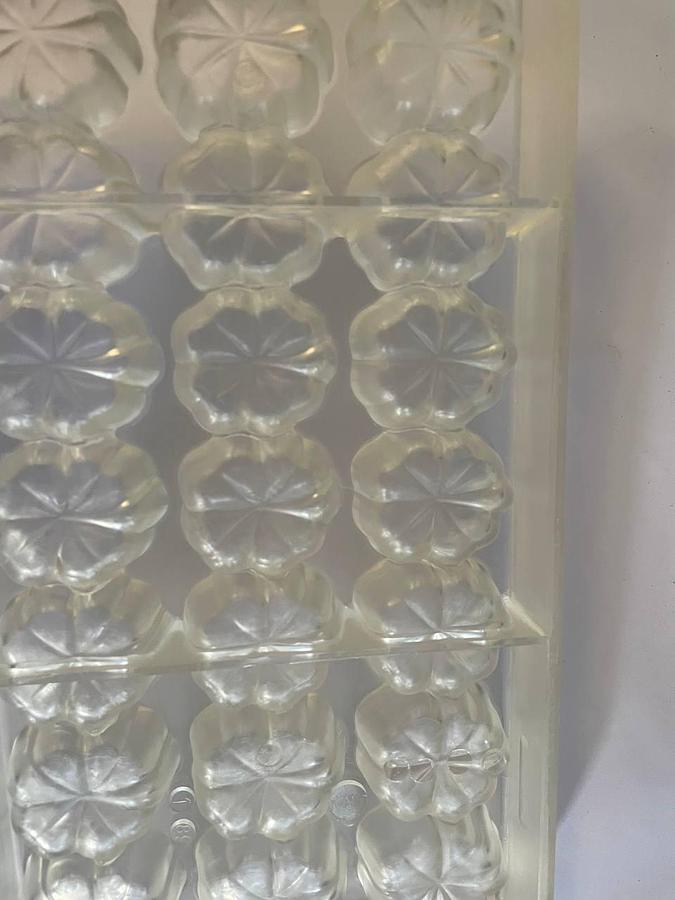 Used BakeProject B.V. Molds for the production of chocolates.