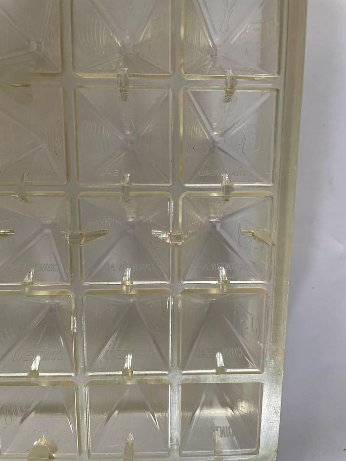 Used BakeProject B.V. Molds for the production of chocolates.