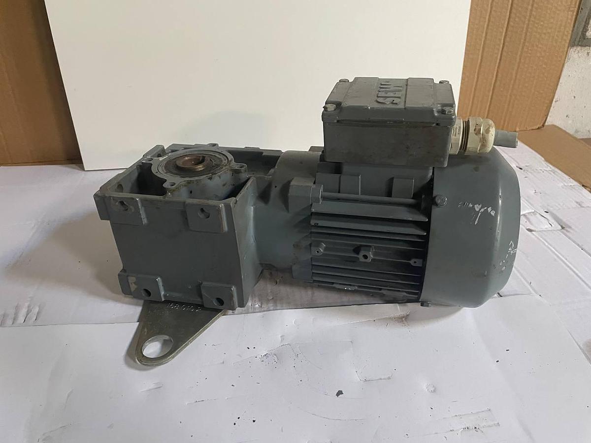 Used SEW-EURODRIVE  3∼ IEC34  WA30/TDT71D4