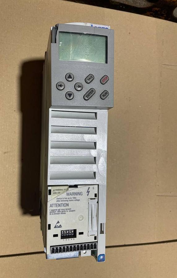 Used LENZE frequency controller E82EV222_4C