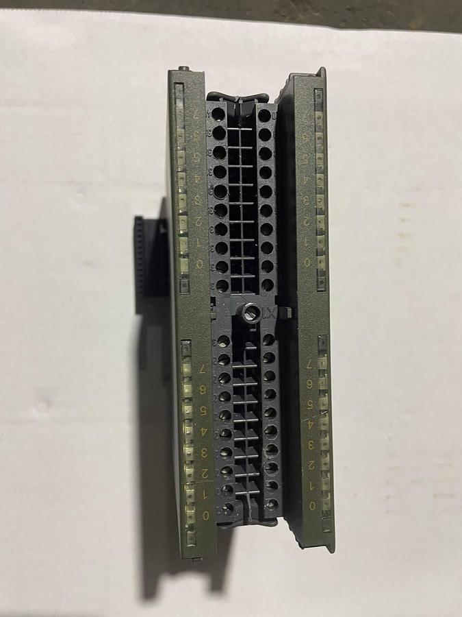 Used 2001 SIEMENS 6ES7 322-1BL00-0AA0 SIMATIC S7