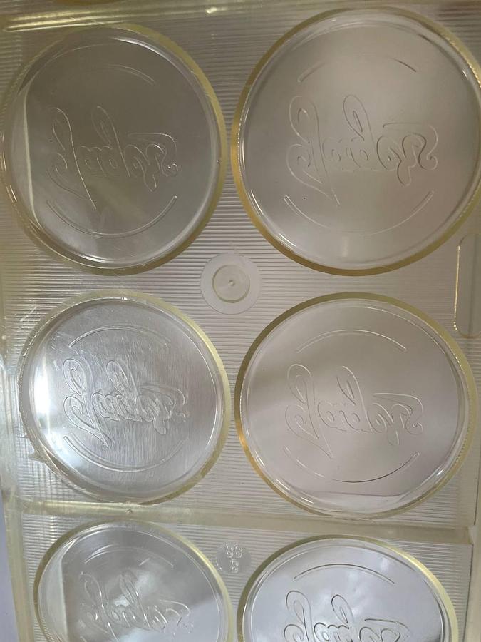 Used BakeProject B.V. Molds for the production of chocolates.