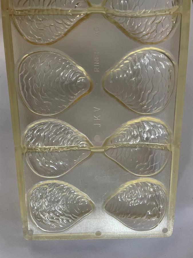 Used BakeProject B.V. Molds for the production of chocolates.