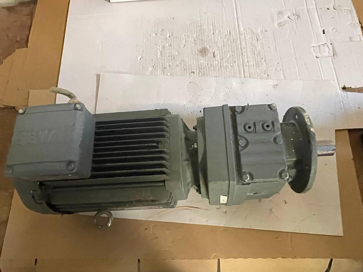 Used SEW-EURODRIVE  3∼ IEC60034 Inverter duty VPWM