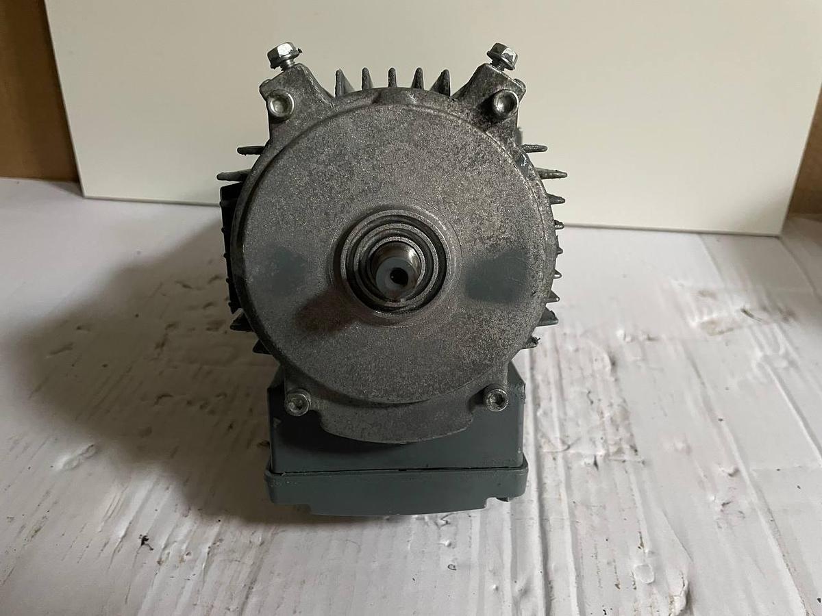Used SEW-EURODRIVE 76646 Bruchsal 3 ∼ IEC60034   R17F DRE80M4/TF