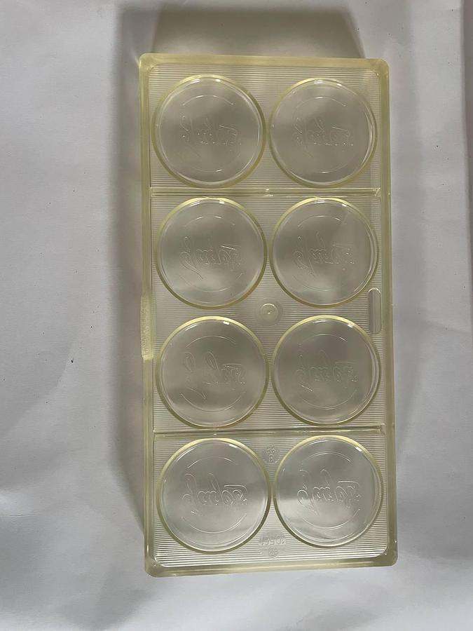 Used BakeProject B.V. Molds for the production of chocolates.