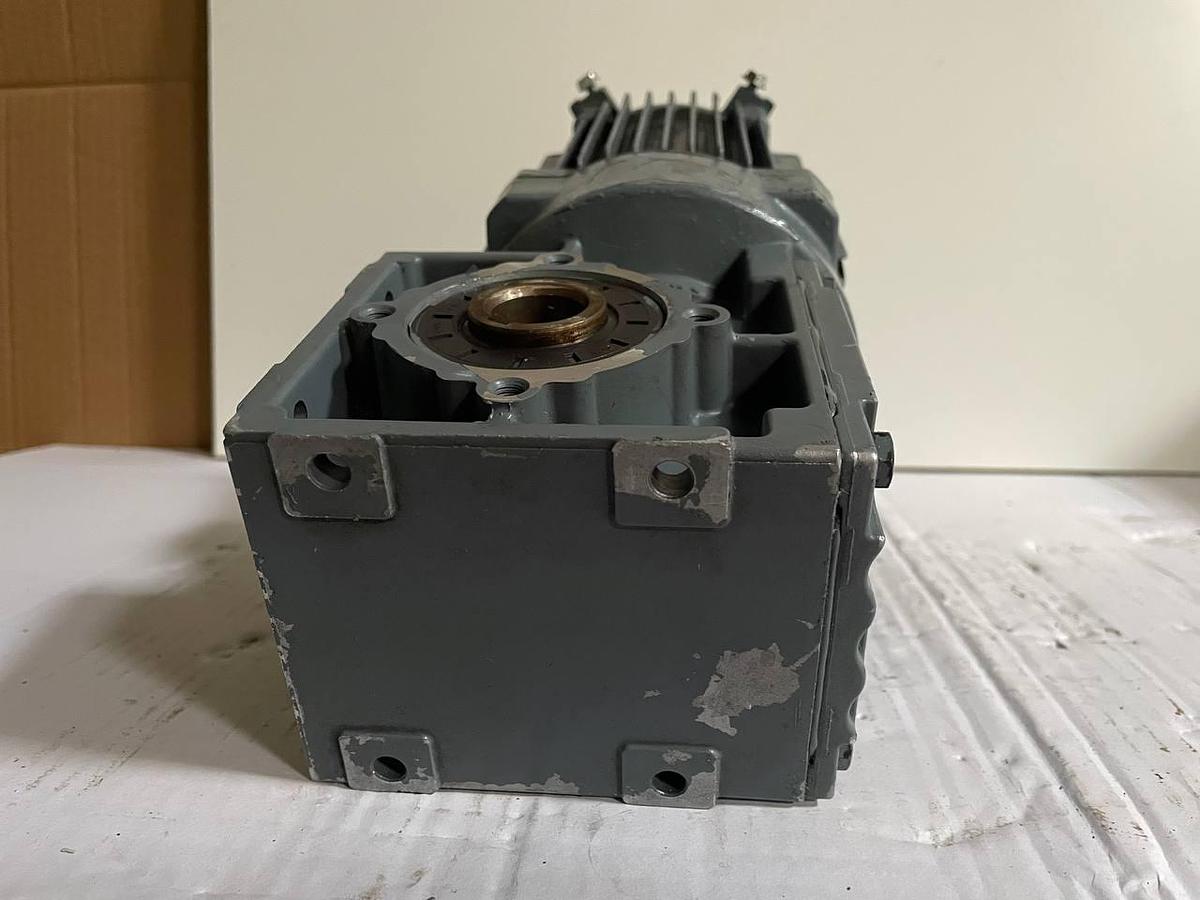 Used SEW-EURODRIVE 76646 Bruchsal 3 ∼ IEC60034   R17F DRE80M4/TF