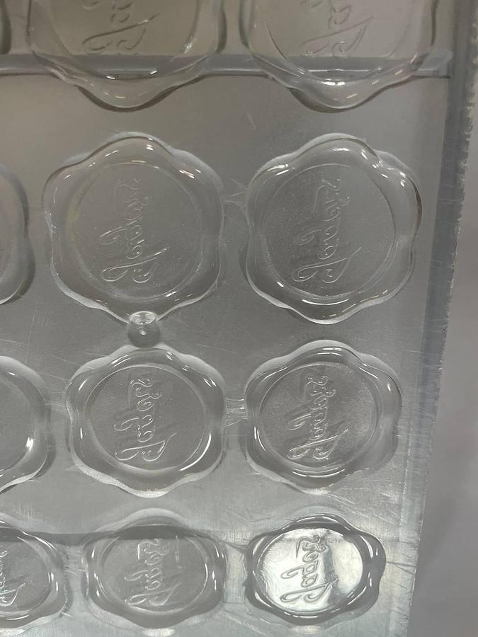 Used BakeProject B.V. Molds for the production of chocolates.