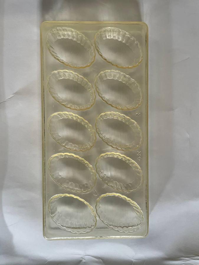 Used BakeProject B.V. Molds for the production of chocolates.