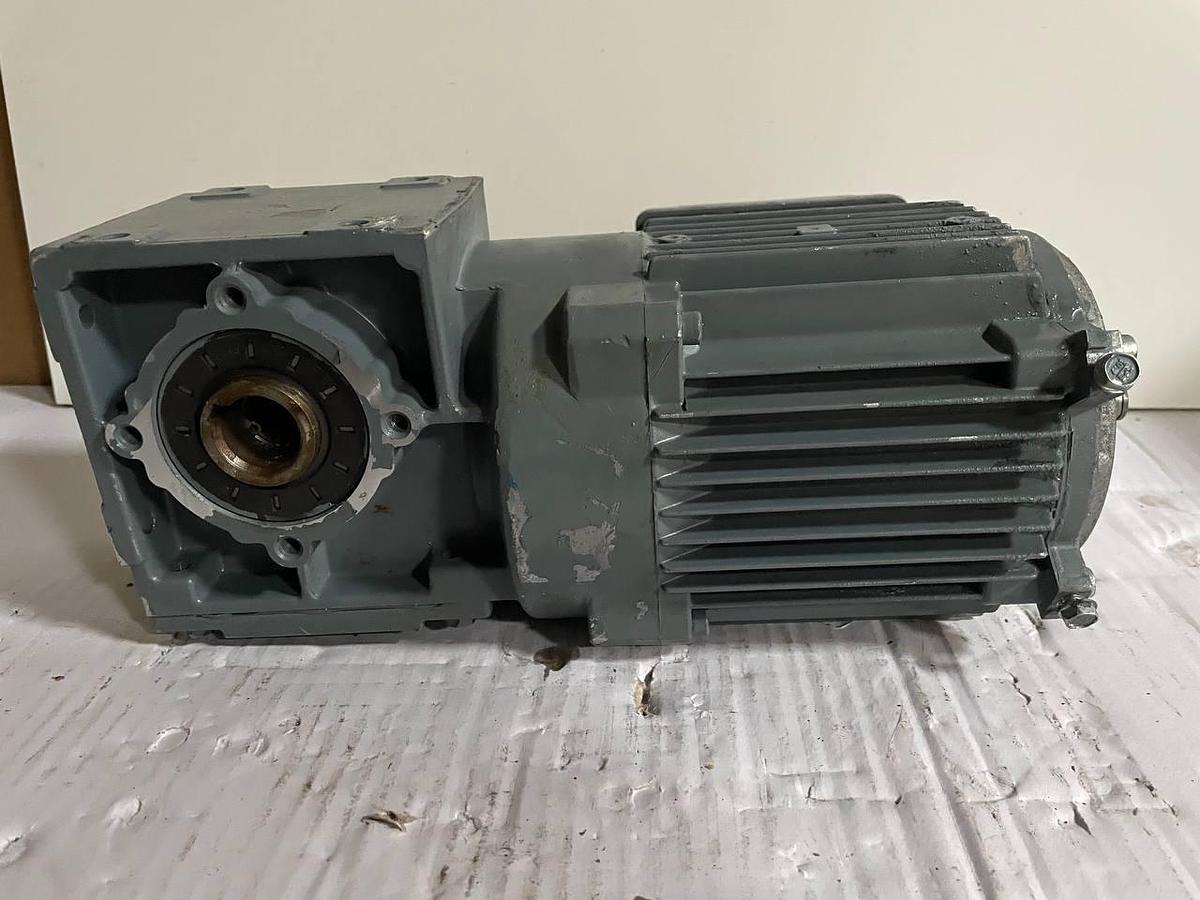 Used SEW-EURODRIVE 76646 Bruchsal 3 ∼ IEC60034   R17F DRE80M4/TF