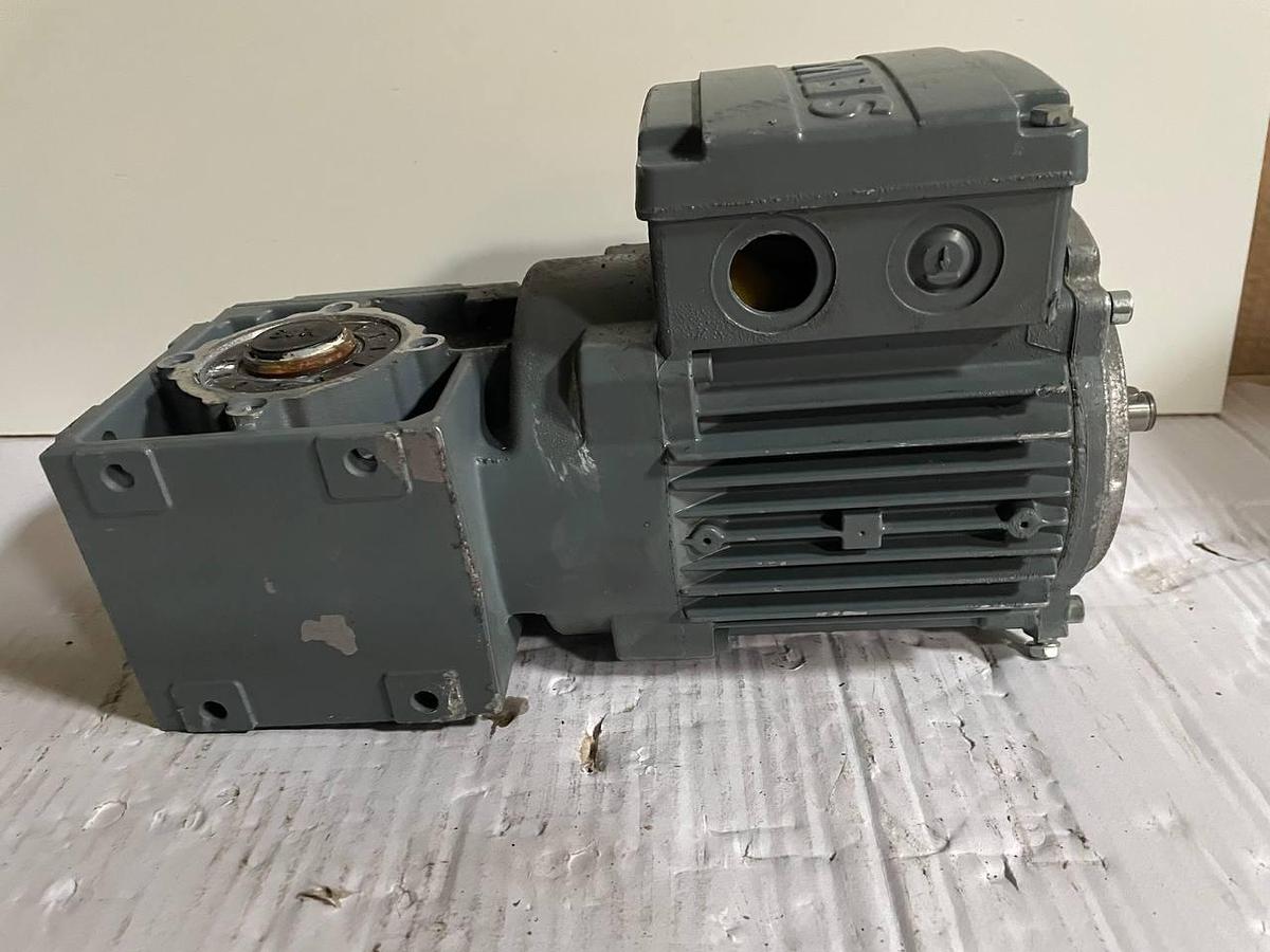 Used SEW-EURODRIVE 76646 Bruchsal 3 ∼ IEC60034   R17F DRE80M4/TF