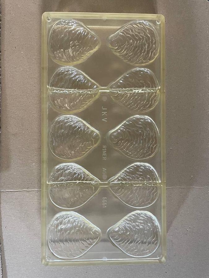 Used BakeProject B.V. Molds for the production of chocolates.