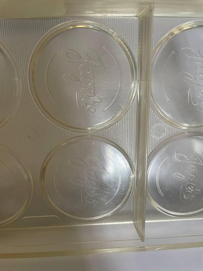 Used BakeProject B.V. Molds for the production of chocolates.