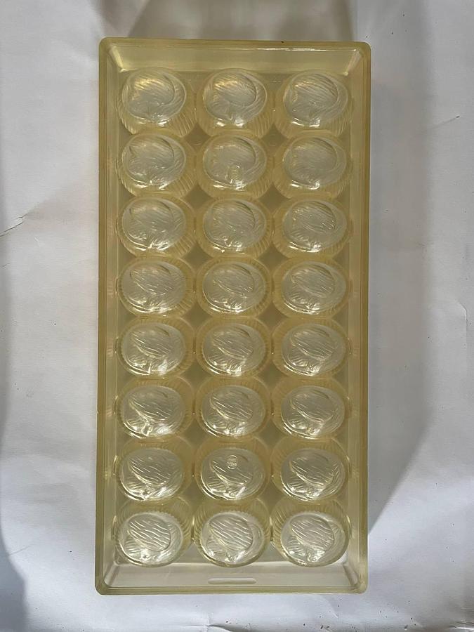 Used BakeProject B.V. Molds for the production of chocolates.