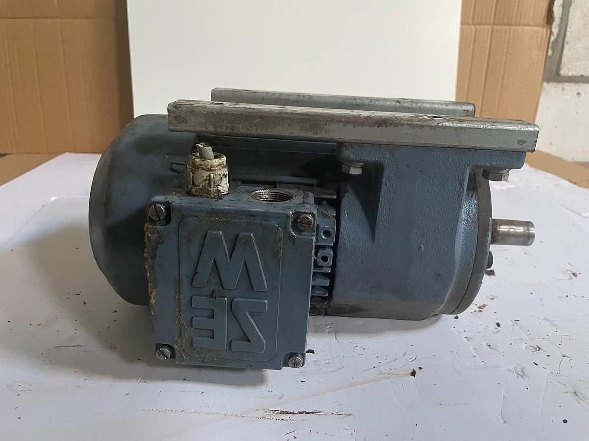 Used VECTOR AANDRIJFTECHNIEK B.V. 3 ∼ Mot VDE 0530  R63 R47 DT80N-4