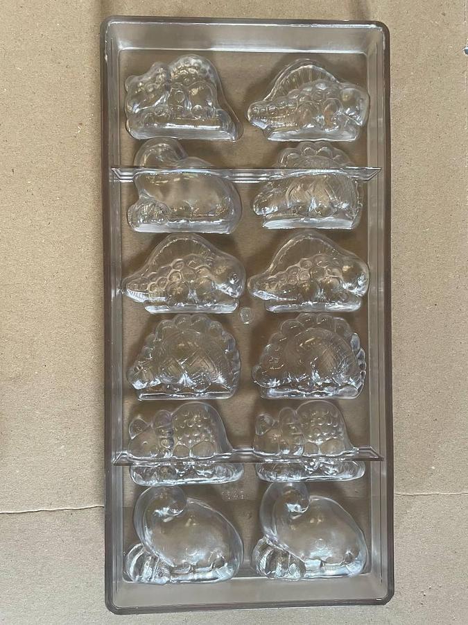 Used BakeProject B.V. Molds for the production of chocolates.