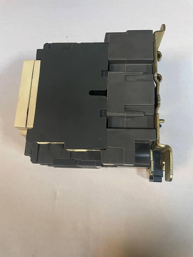 Used Schneider Electric Schneider 80A Contactor (230V Coil)