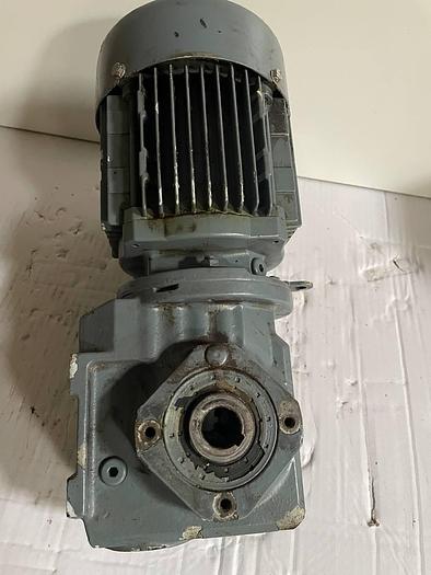 Used LENZE 32699 Extertal 3 ∼ Mot EN60034 GSS04-2M VAR 071C42