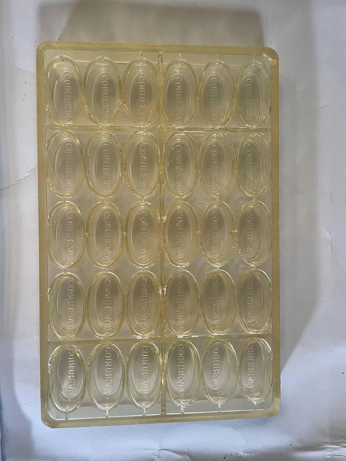 Used BakeProject B.V. Molds for the production of chocolates.