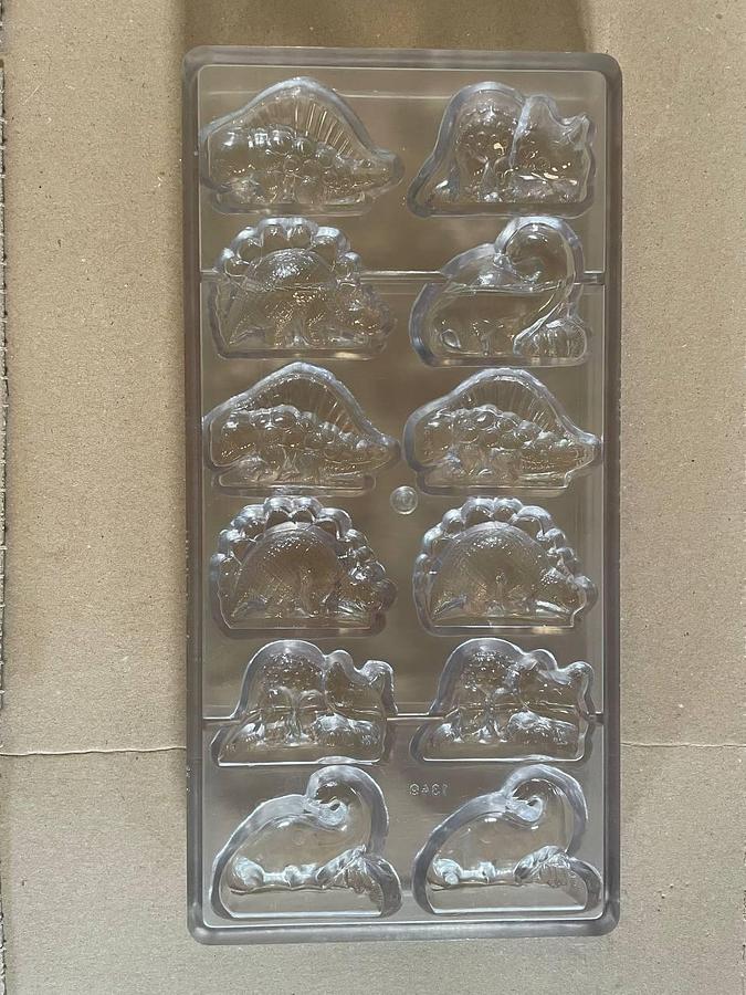 Used BakeProject B.V. Molds for the production of chocolates.