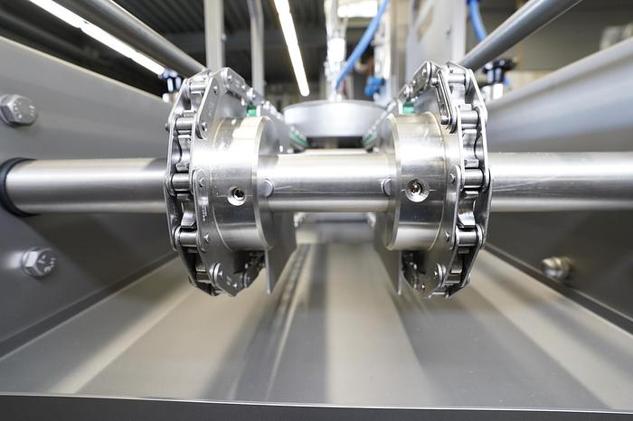 Oil spraying machine