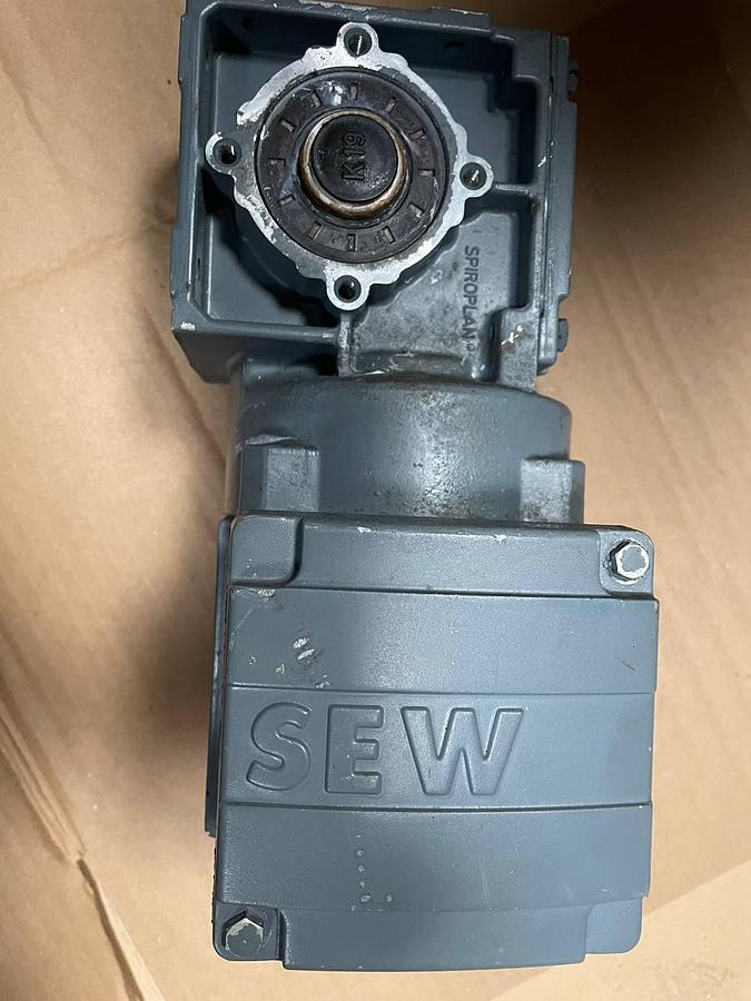 Used SEW-EURODRIVE 76646 Bruchsal 3 ∼ IEC60034   R17F DRE80M4/TF