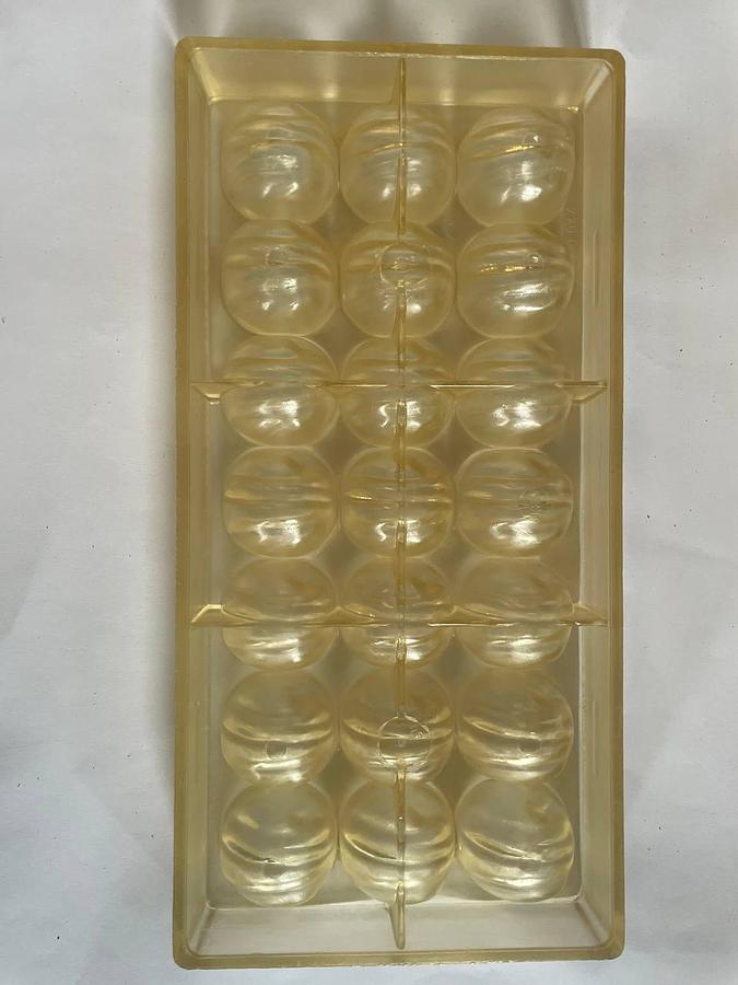 Used BakeProject B.V. Molds for the production of chocolates.