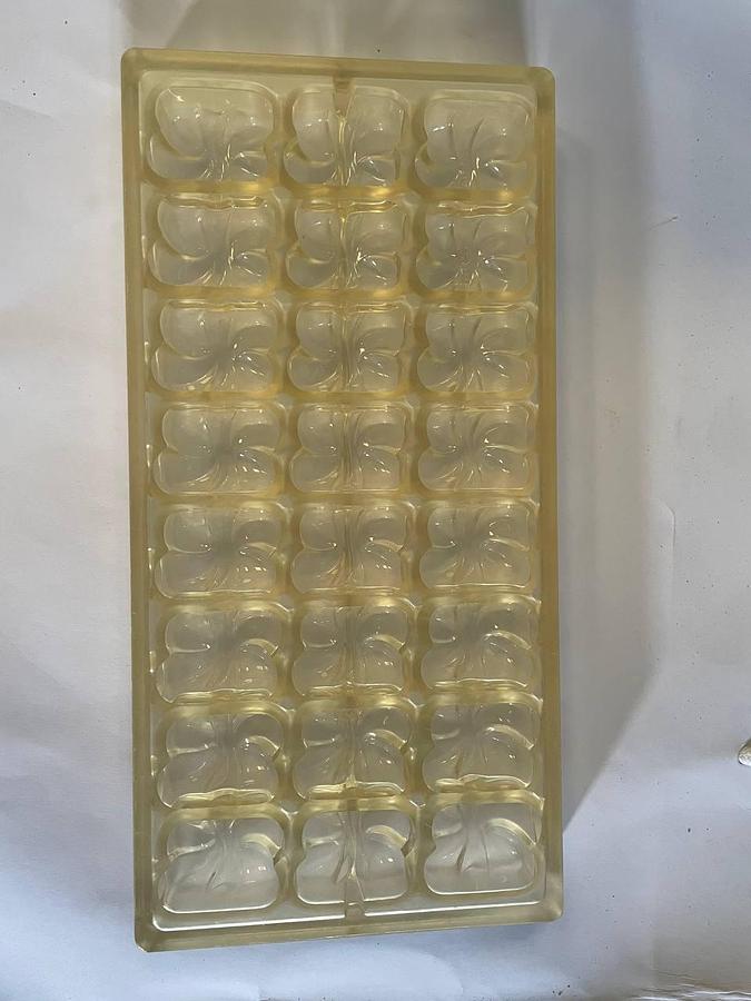 Used BakeProject B.V. Molds for the production of chocolates.