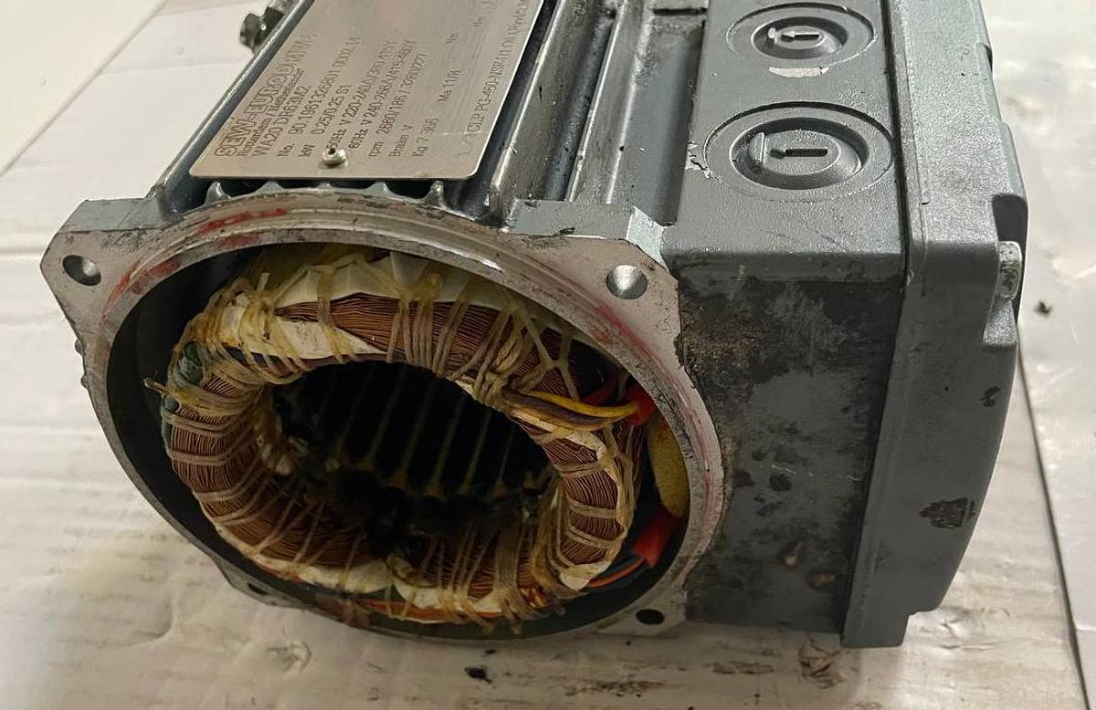 Used SEW-EURODRIVE SA57 DAS80N4/TF/IS Unverter duty VPWM