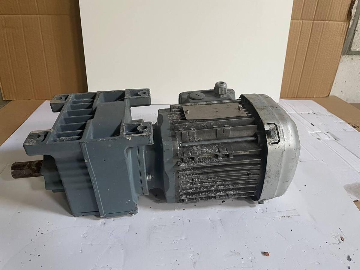 Used SEW-EURODRIVE  3∼ IEC34  WA30/TDT71D4