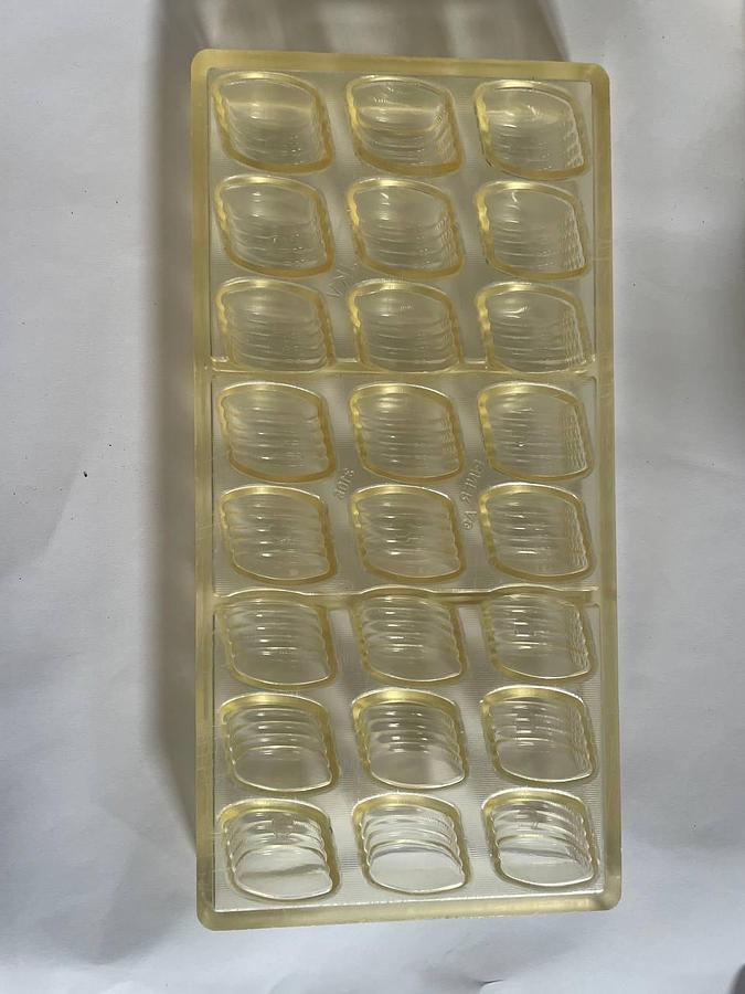Used BakeProject B.V. Molds for the production of chocolates.