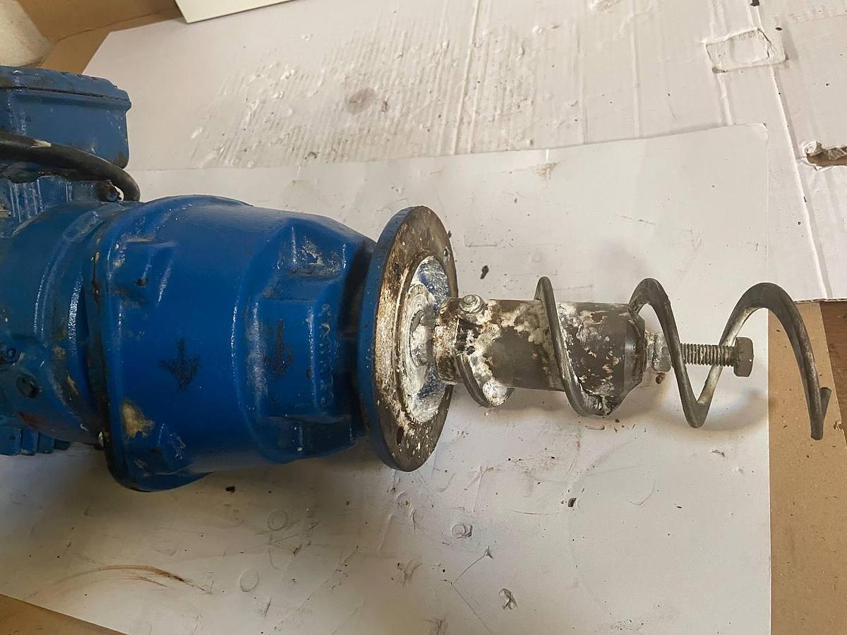 Used SEW-EURODRIVE 3∼ IEC60034 Inverter duty VPWM RF47 DRE100LC4