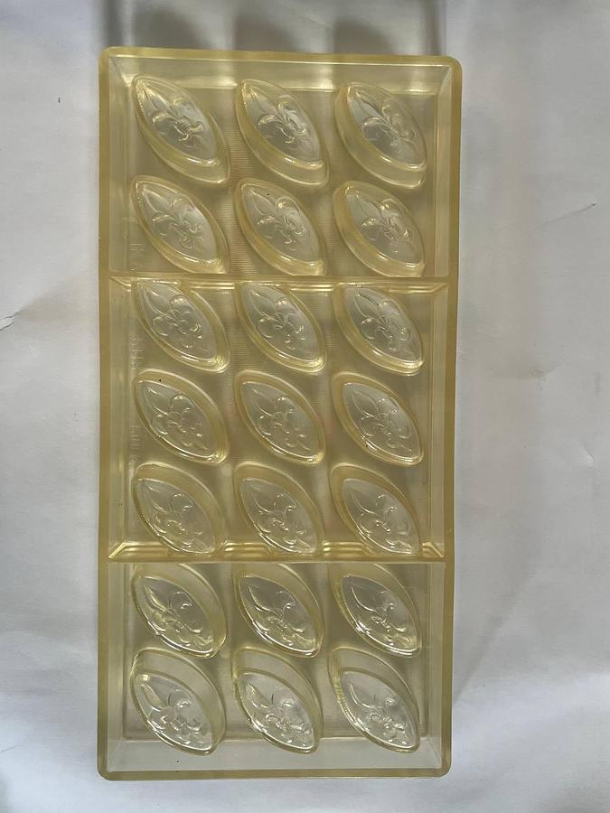 Used BakeProject B.V. Molds for the production of chocolates.