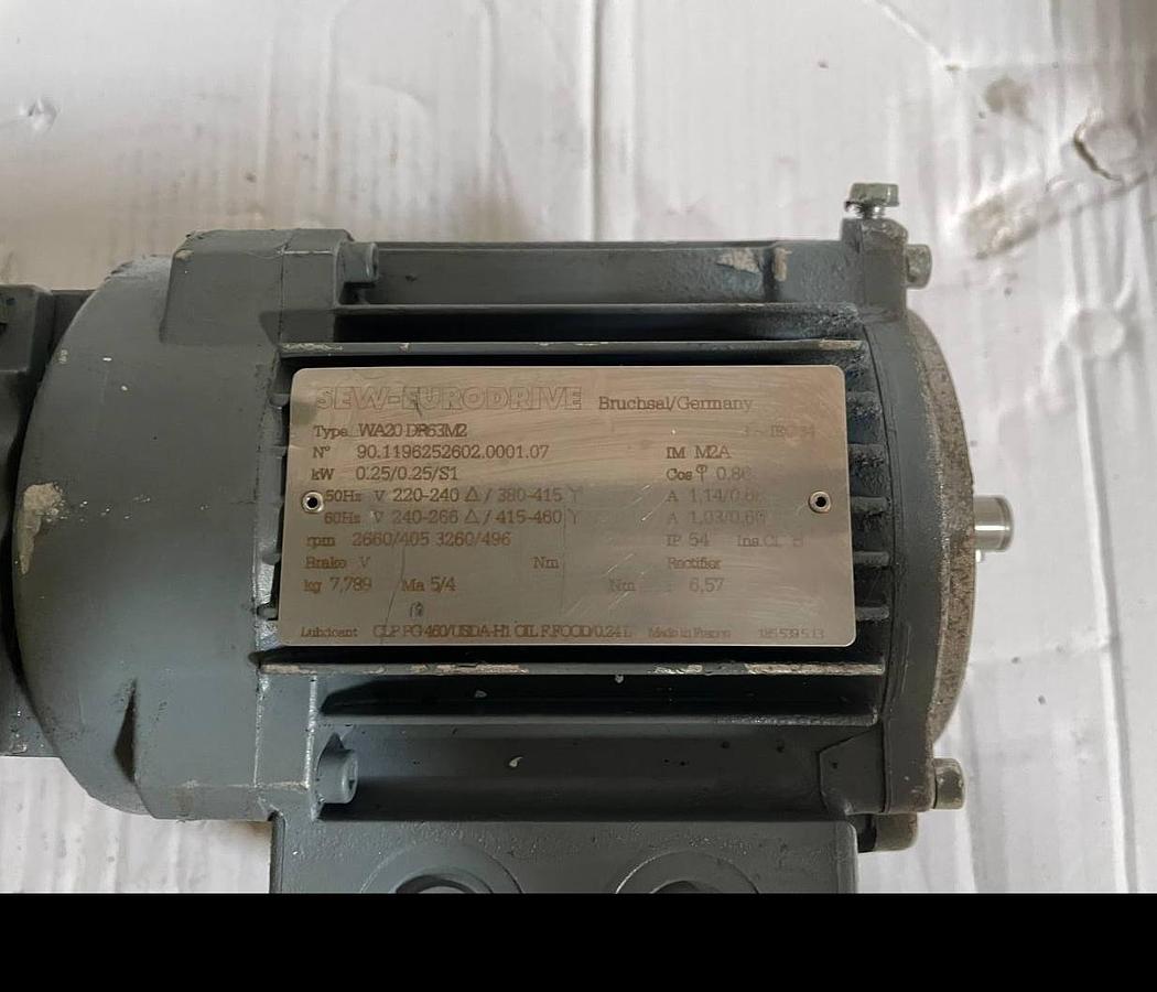 Used SEW-EURODRIVE 76646 Bruchsal 3 ∼ IEC60034   R17F DRE80M4/TF