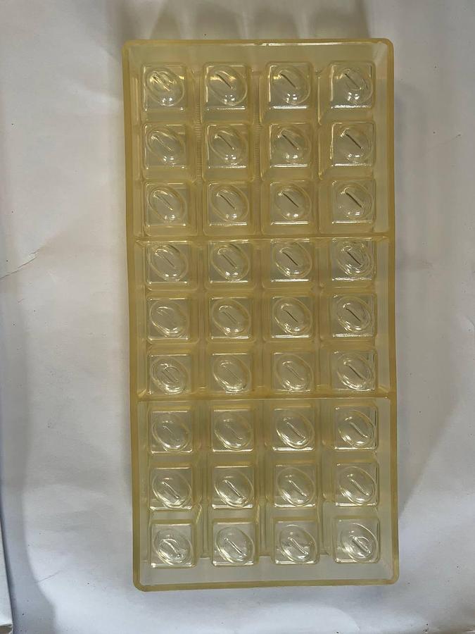 Used BakeProject B.V. Molds for the production of chocolates.