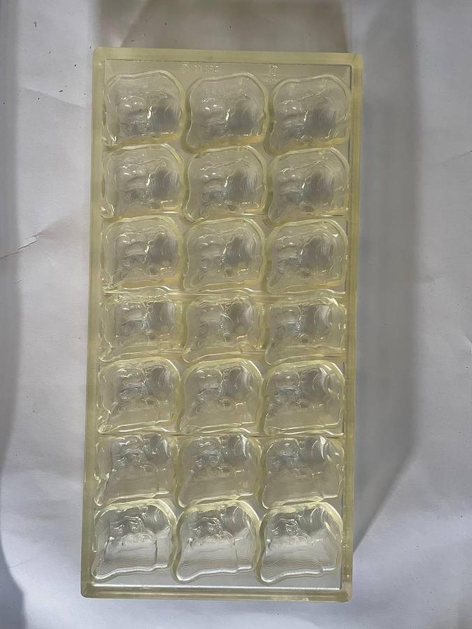 Used BakeProject B.V. Molds for the production of chocolates.