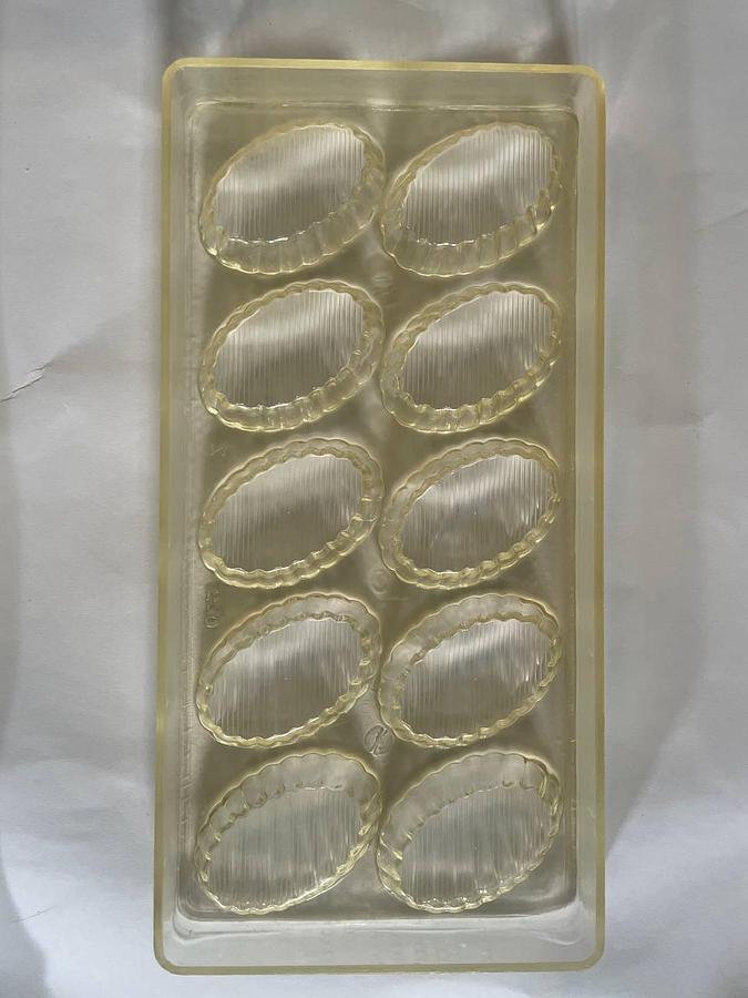 Used BakeProject B.V. Molds for the production of chocolates.