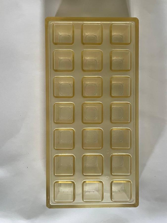 Used BakeProject B.V. Molds for the production of chocolates.
